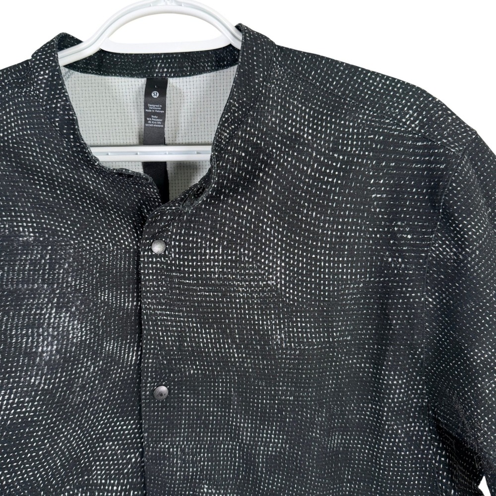 Lululemon Airing Easy Stand Collar Shirt Mens L Black White Dash Pattern Snaps